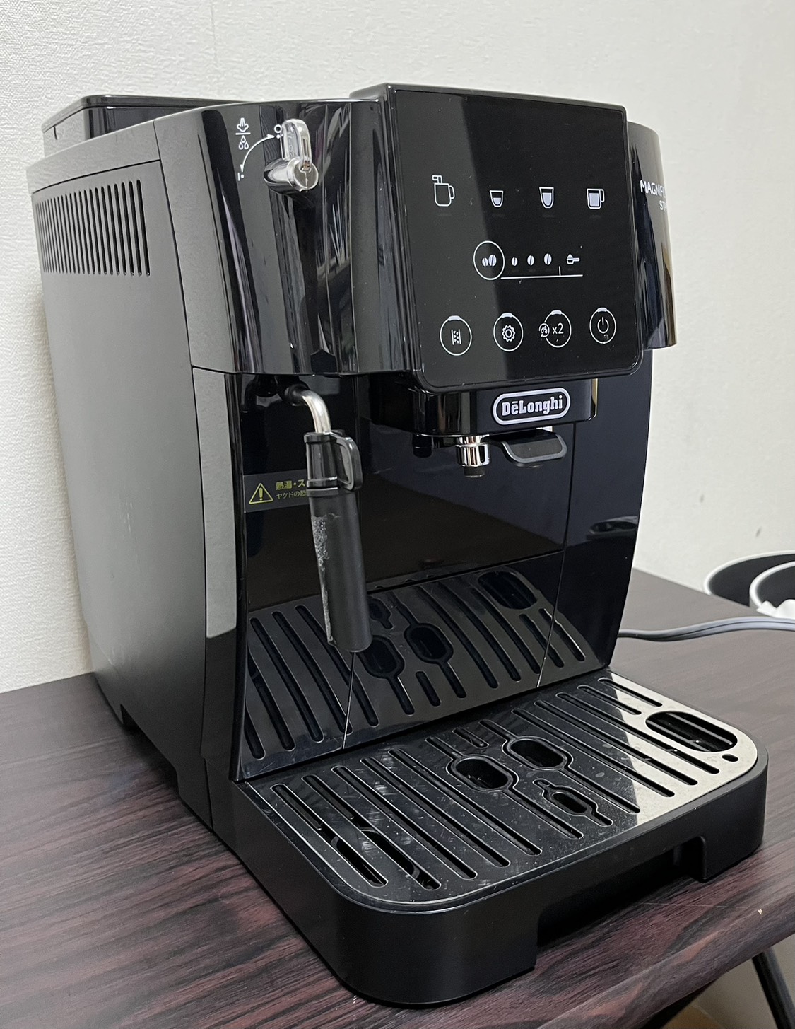 デロンギ マグニフィカ スタート斜め前方外観