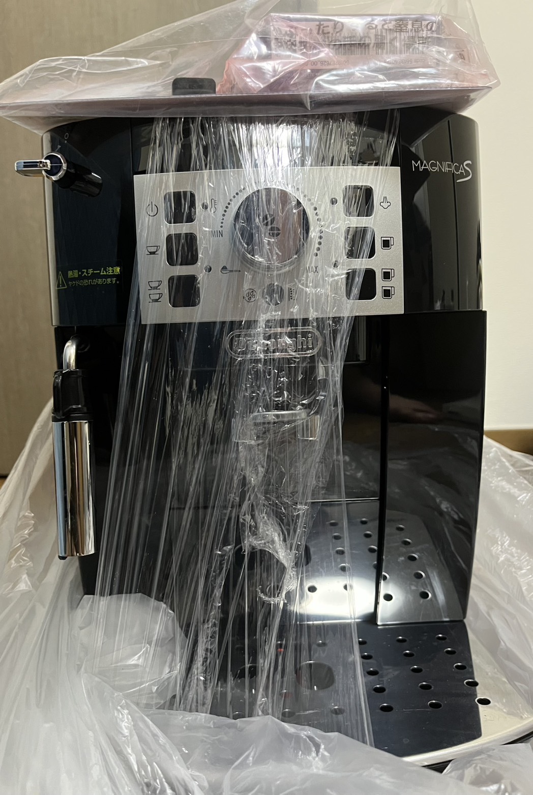CLASでレンタルしたマグニフィカSを開封した直後の本体と保護材