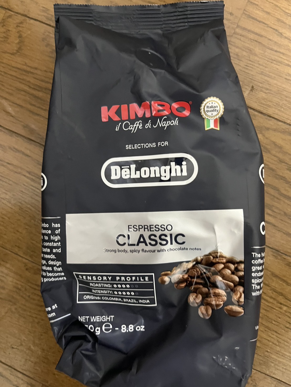 カプチーノに使用したキンボ エスプレッソ クラシックのコーヒー豆パッケージ