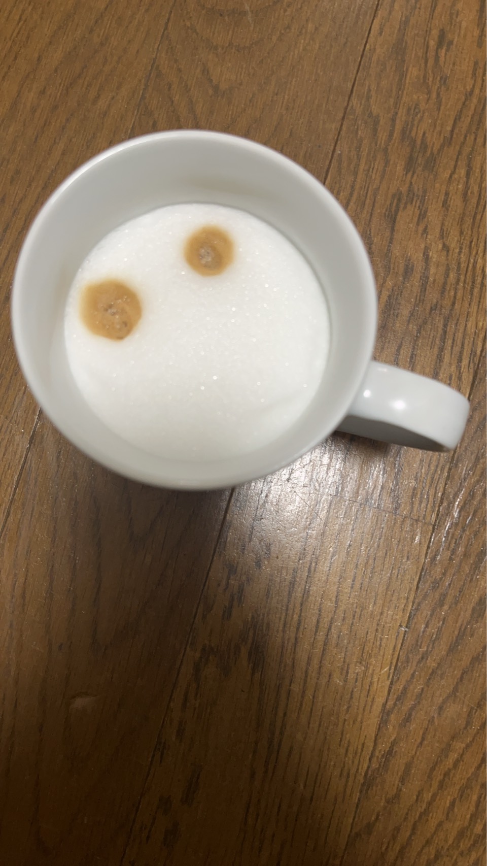 エレッタエクスプロアの自動ミルク機能で作ったカフェラテ